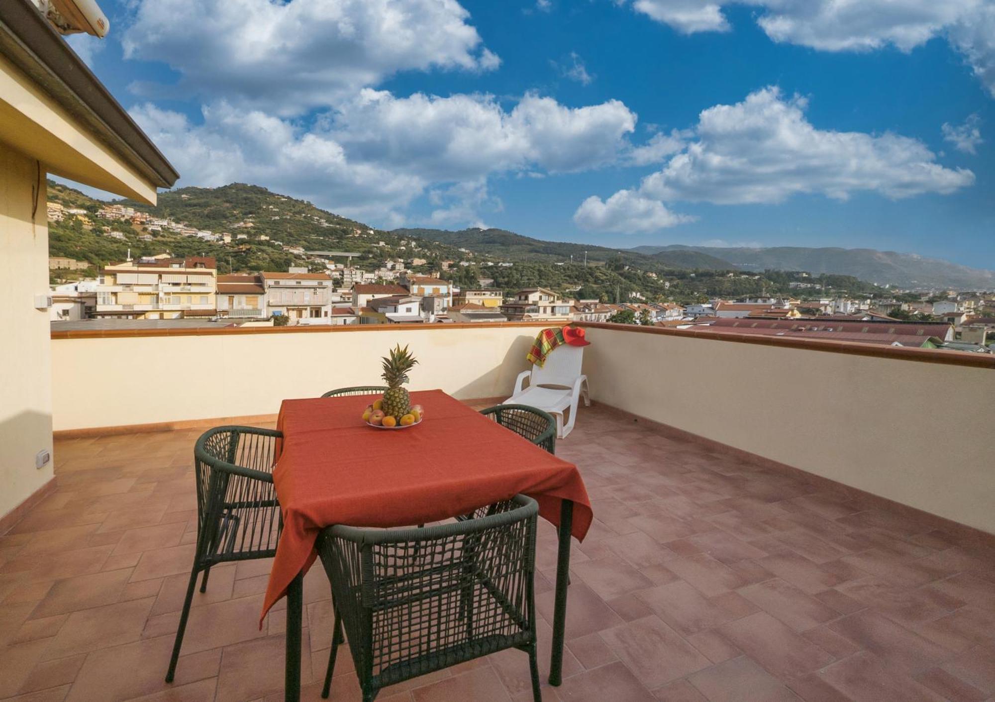 Magico Apartments - 450M Dalla Spiaggia Capo dʼOrlando Exterior foto